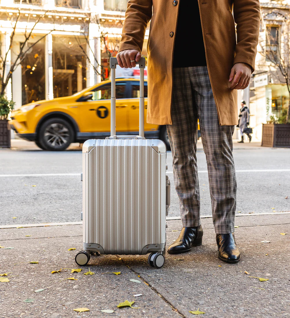 MONDO® ALUMINUM SUITCASE SILVER